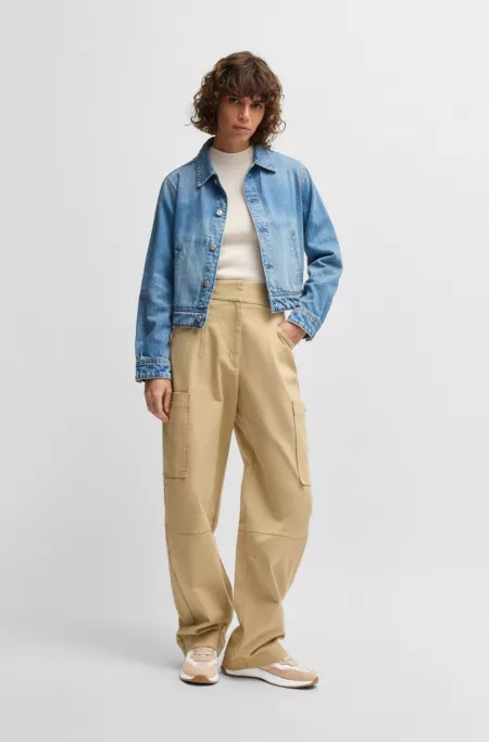 Running-inspired trainers with suede and mesh