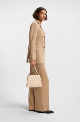 Bolso bandolera con efecto de rafia y correa con logo en los detalles met&aacute;licos, Blanco