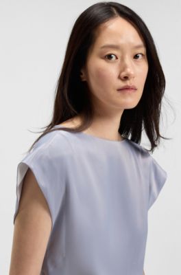 Blusa slim fit de sat&eacute;n con escote drapeado, Gris claro