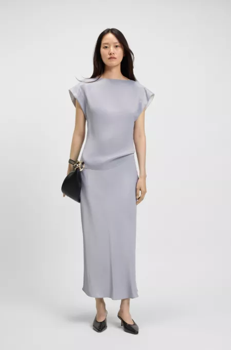 Satin skirt in a regular fit