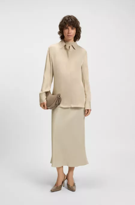 Satin skirt in a regular fit