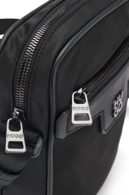 Sac reporter en twill structur&eacute; avec logo m&eacute;tallique revisit&eacute;, Noir