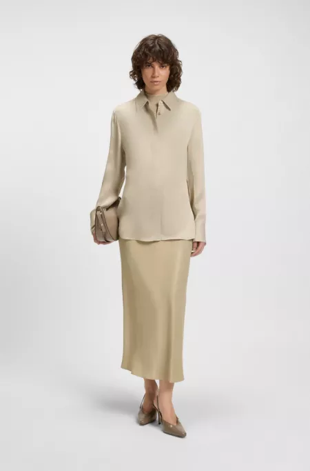 Slim-fit blouse in satin