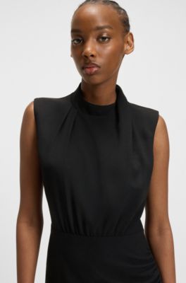 Vestido largo en crep&eacute; con cuello medio drapeado, Negro
