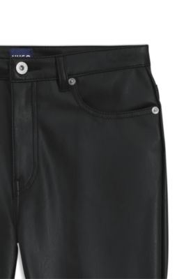 Pantalones de piel sint&eacute;tica con pernera acampanada, Negro