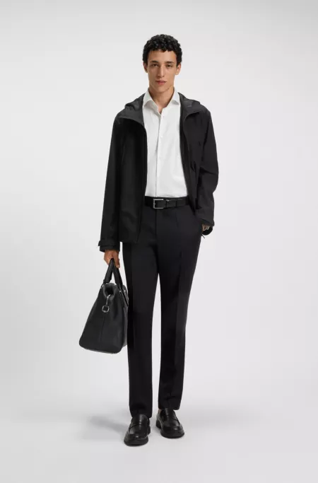 Mesh-lined jacket with water-repellent finish