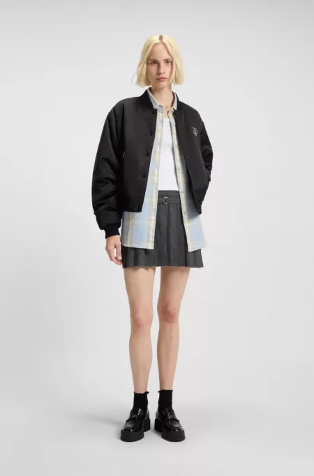 Sleeveless dress with pleated skirt