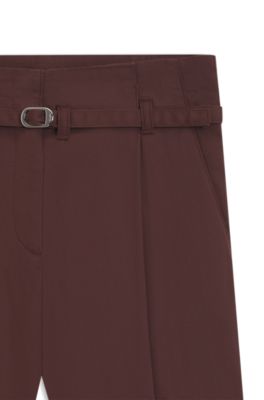 Pantalones tapered fit en sarga de algod&oacute;n con cintur&oacute;n, Marr&oacute;n oscuro