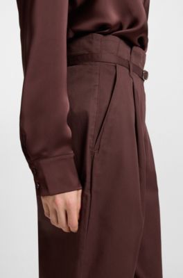Pantalones tapered fit en sarga de algod&oacute;n con cintur&oacute;n, Marr&oacute;n oscuro