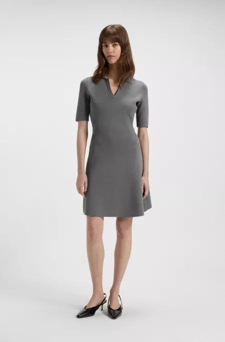 Knitted dress with skipper collar