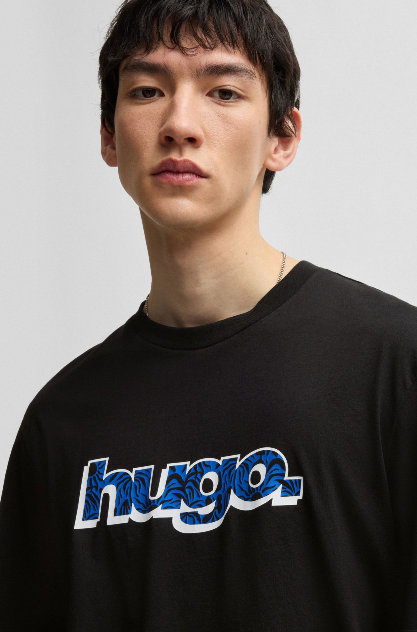 HUGO - Cotton T-shirt with graphic logo print - Black