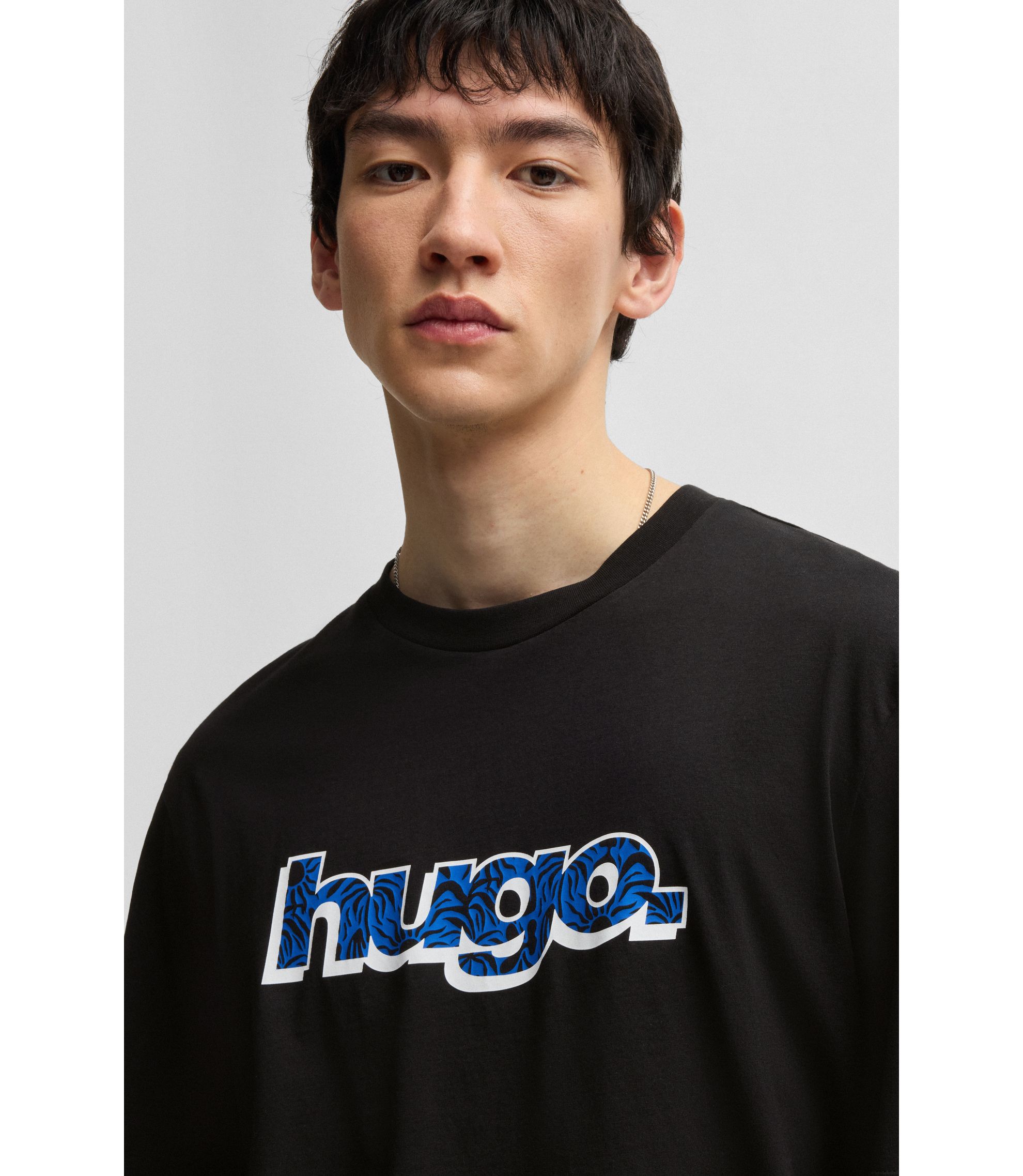 HUGO - Cotton T-shirt with graphic logo print - Black