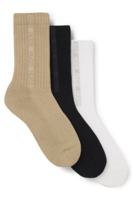 Paquete de tres pares de calcetines cortos con cinta con logos repetidos, Beige