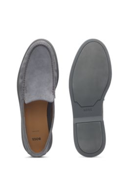 Mocassins en cuir su&eacute;d&eacute; avec logo grav&eacute; en creux, Gris