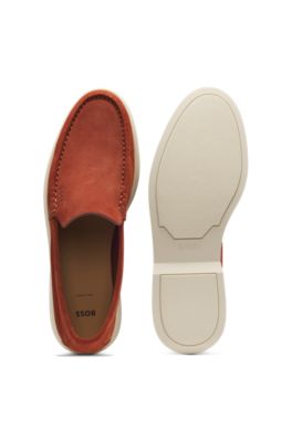 Mocasines de ante con logo grabado, Marr&oacute;n