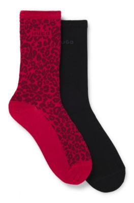 Paquete de dos pares de calcetines de largo est&aacute;ndar con detalles de leopardo, Rojo
