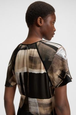 Blusa regular fit con estampado moderno, Fantas&iacute;a