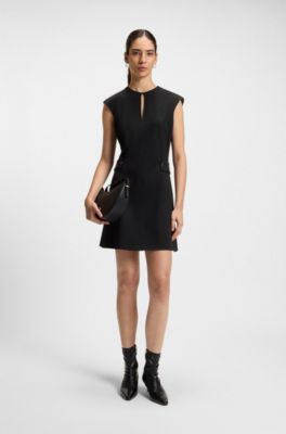 Vestido recto con detalle de cintur&oacute;n, Negro