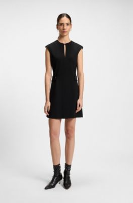 Vestido recto con detalle de cintur&oacute;n, Negro