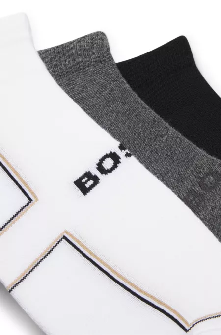 Three-pack of ankle-length socks in cotton-blend piqué