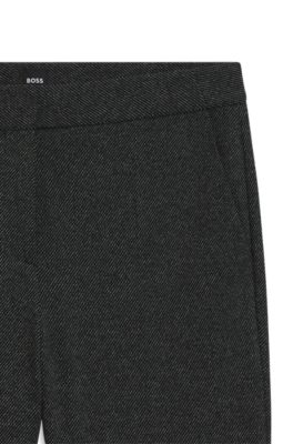 Pantalones slim fit de sarga el&aacute;stica con pernera acampanada, Gris oscuro