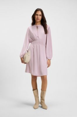 Vestido mini de sat&eacute;n arrugado con detalles fruncidos, Luz p&uacute;rpura