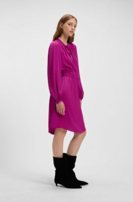 Vestido mini de sat&eacute;n arrugado con detalles fruncidos, Rosa oscuro