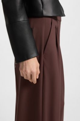Pantalon Relaxed en tissu stretch avec deux plis, Marron fonc&eacute;