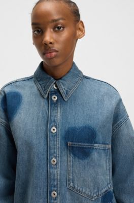 Chemise en denim rigide &agrave; imprim&eacute; c&oelig;urs, Bleu