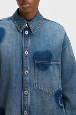 Chemise en denim rigide &agrave; imprim&eacute; c&oelig;urs, Bleu