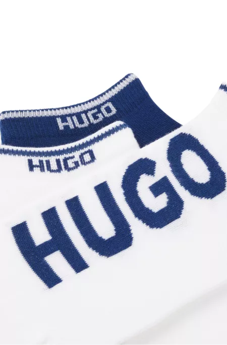 Three-pack of logo socks in an ankle length
