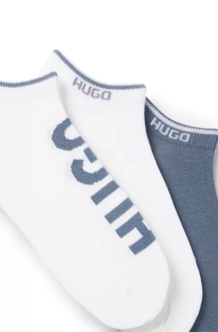 Three-pack of logo socks in an ankle length
