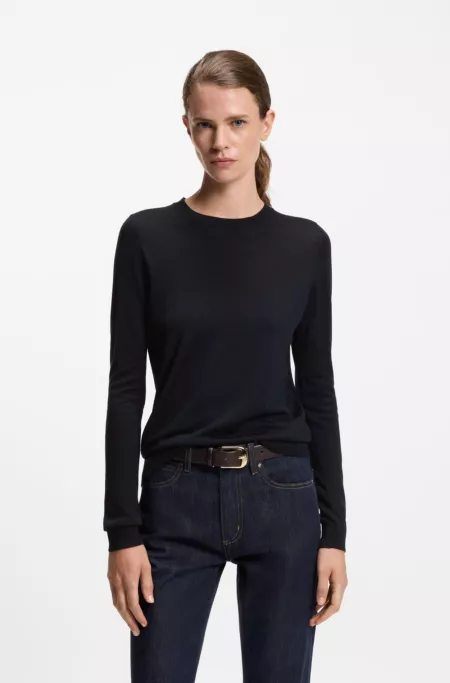 Slim-fit sweater in merino wool