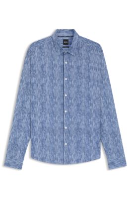 Camisa slim fit de tejido el&aacute;stico t&eacute;cnico hecho en Italia, Celeste