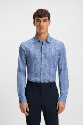 Camisa slim fit de tejido el&aacute;stico t&eacute;cnico hecho en Italia, Celeste