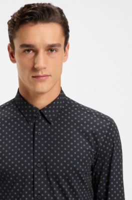 Camisa slim fit estampada de tejido el&aacute;stico t&eacute;cnico italiano, Negro