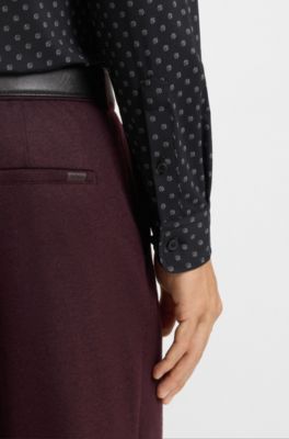 Camisa slim fit estampada de tejido el&aacute;stico t&eacute;cnico italiano, Negro