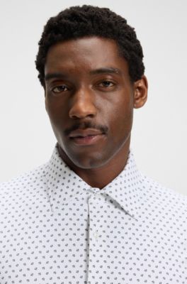 Camisa slim fit de tejido el&aacute;stico t&eacute;cnico hecho en Italia, Verde