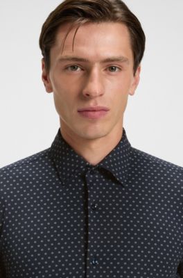 Camisa slim fit de tejido el&aacute;stico t&eacute;cnico hecho en Italia, Azul oscuro
