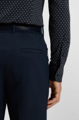 Camisa slim fit de tejido el&aacute;stico t&eacute;cnico hecho en Italia, Azul oscuro