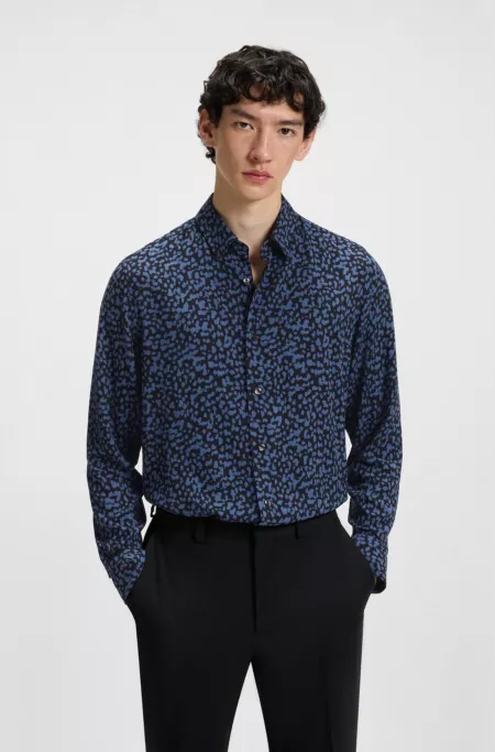 Slim-fit shirt in abstract-print poplin