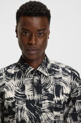 Camisa slim fit en popel&iacute;n de algod&oacute;n con estampado abstracto, Fantas&iacute;a