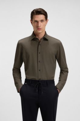 Camisa slim fit de algod&oacute;n el&aacute;stico con estampado de monogramas, Beige
