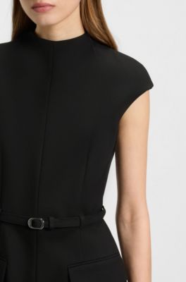 Vestido de cuello medio con cintur&oacute;n y sutil relleno en los hombros, Negro