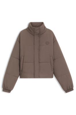 Chaqueta acolchada relaxed fit repelente al agua con insignia de HUGO, Marr&oacute;n