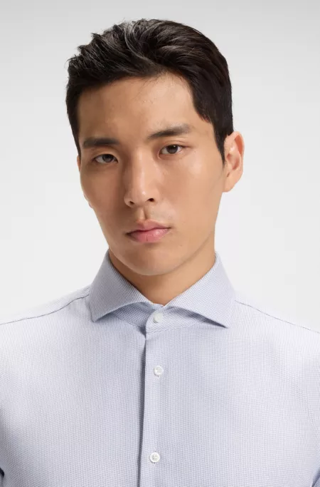 Wrinkle-resistant slim-fit shirt in cotton dobby