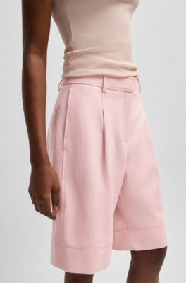 Short habill&eacute; avec plis sur le devant, Rose