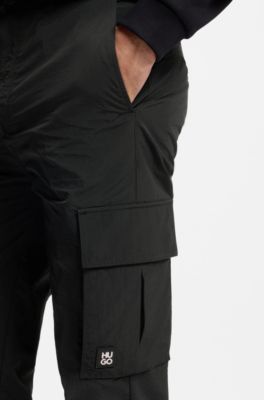 Pantalon cargo coupe droite en tissu cir&eacute;, Noir
