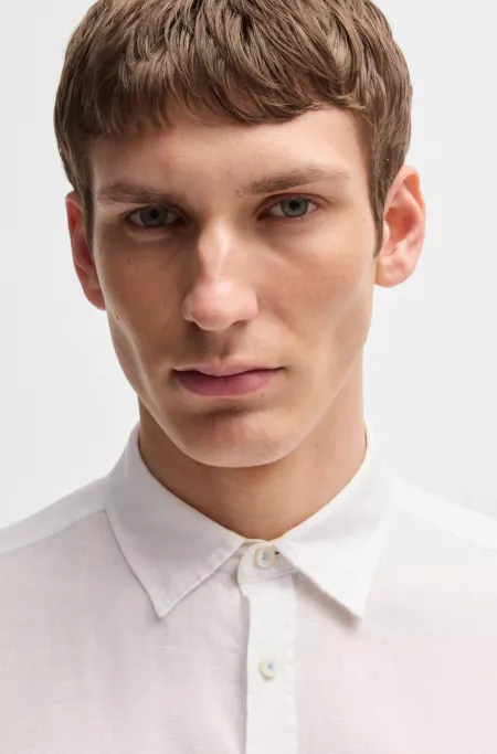 Slim-fit shirt in stretch linen