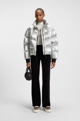 Chaqueta acolchada de alto brillo con insignia de logo en silicona, Fantas&iacute;a